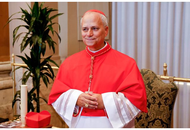 За нов папа е избран кардинал Робърт Франсис Превост Той