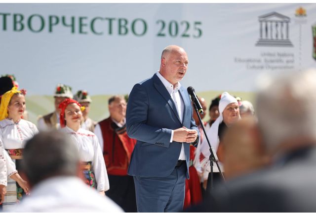 Всеки българин през вековете е бил автор на българското творчество