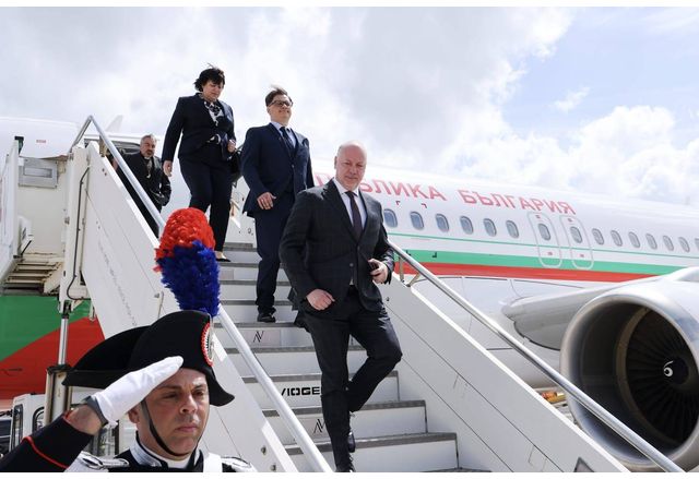 Министър председателят Росен Желязков пристигна в Рим където днес ще се