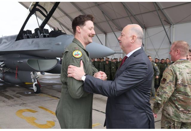 Днес получаваме първия от най модерните самолети в бойната авиация след