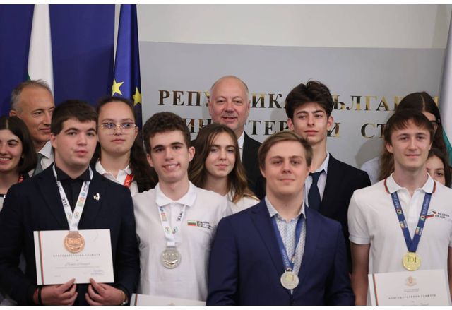 Премиерът Росен Желязков към българските олимпийци по природни науки: С такива светли умове като Вашите бъдещето на България е обещаващо 