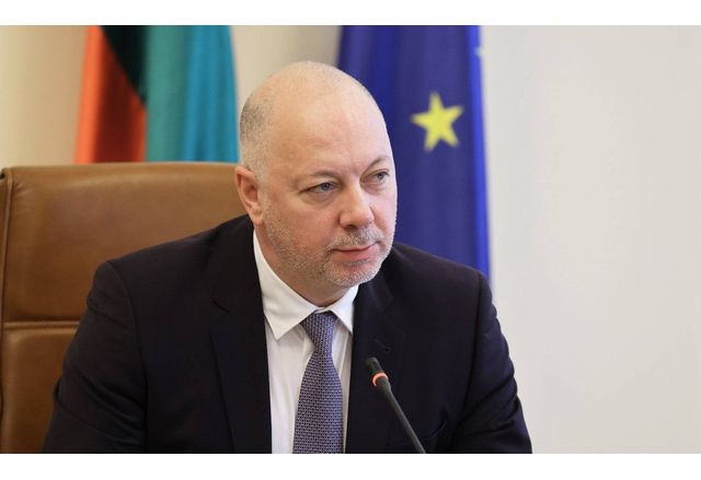 Правителството оцеля след петия вот на недоверие за 8 месеца