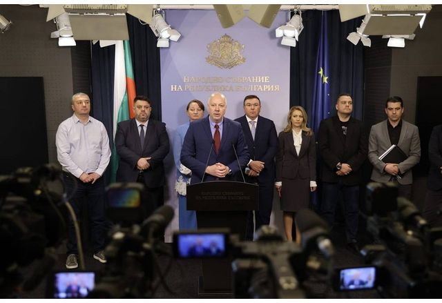 Позиция в подкрепа на въвеждането на еврото от 1 януари 2026 г. са подписали премиерът Росен Желязков и управителят на БНБ Димитър Радев