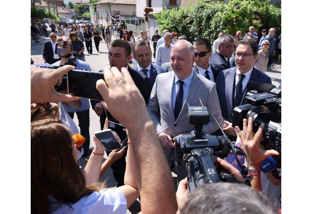 В една демократична правова държава има два основни принципа