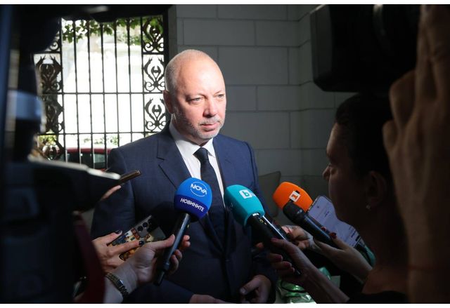 Министър председателят Росен Желязков и министърът на образованието и науката Красимир