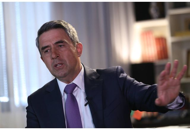 Когато системните политически партии се разпадат идва популизъм Така президентът