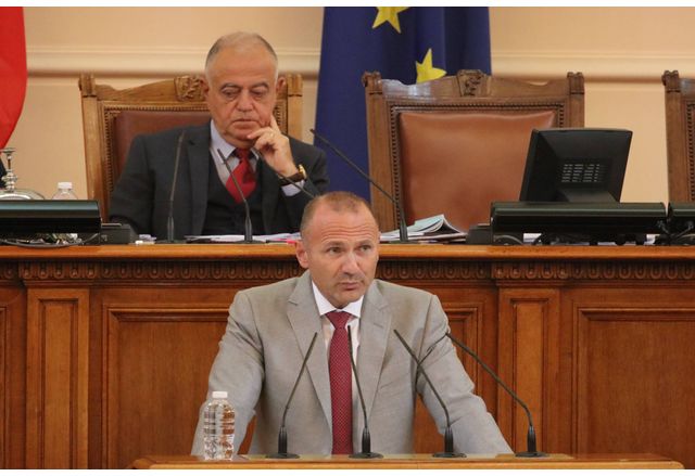 Депутатите ще изслушат служебния министър на енергетиката Росен Христов относно