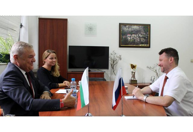 Румен Петков и Пламена Заячка от АБВ на среща с пълномощния министър на РФ Филип Воскресенски