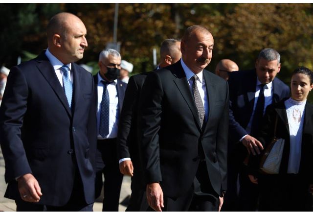 Президентът на Азербайджан Илхам Алиев пристигна на официално посещение у
