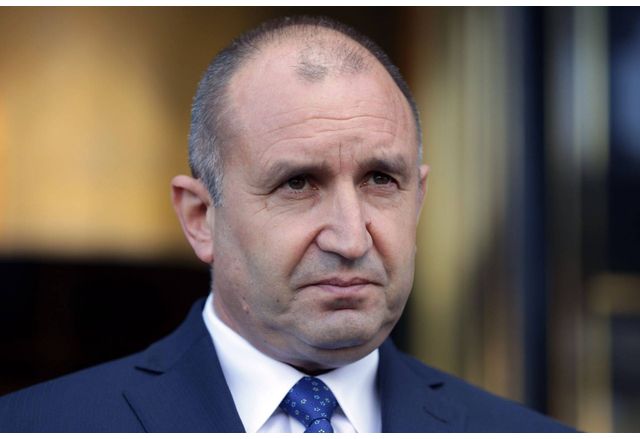 Протежето на Кремъл Румен Радев направи извънредно обръщение към народа