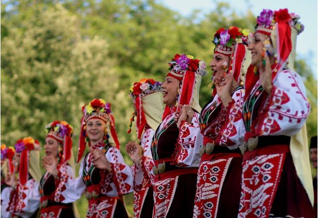 Над 30 фолклорни групи ще се включат в пъстрия празник на традициите в Руска Бела