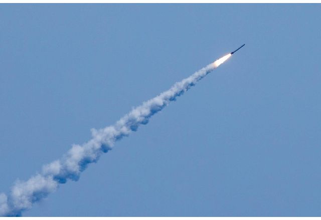 Украйна заяви че е прехванала 61 от общо 71 ракети