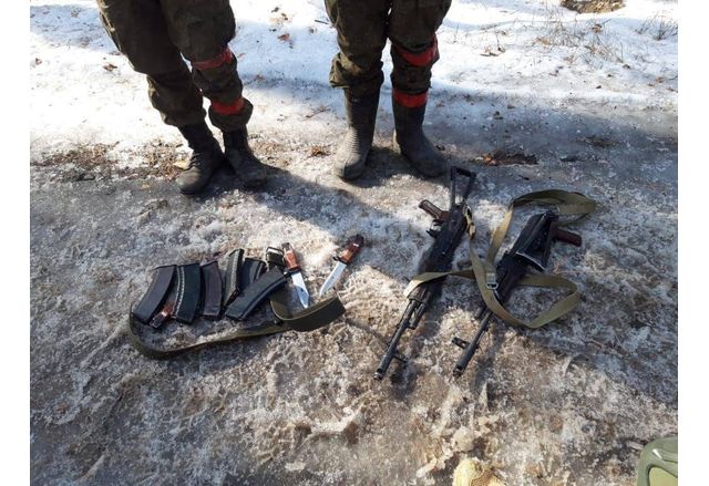 Военнослужещи от 93 та ОМБР заловиха двама руски нашественици от военна