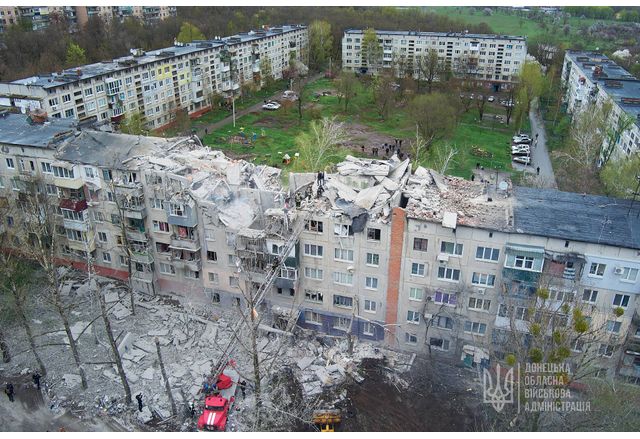 Руски ракетен удар по жилищни блокове в Украйна