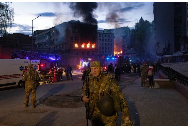 Трима военнослужещи бяха убити и 18 бяха ранени тази вечер