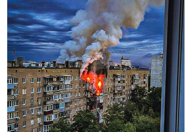 През нощта на 7 юни руските варвари отново обстрелваха Харков