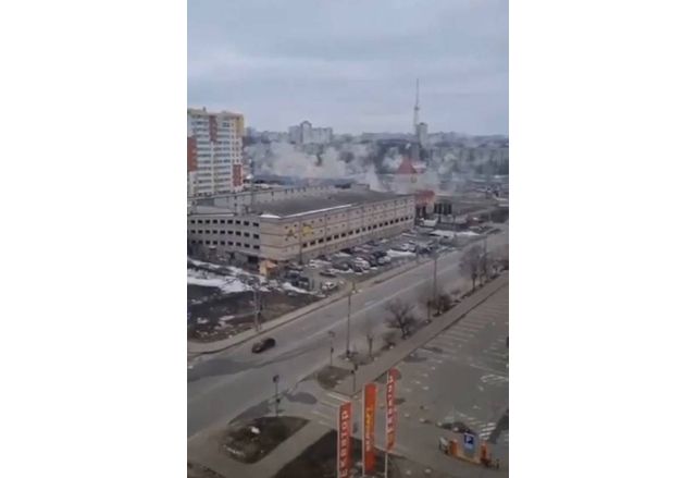 Руските военнопрестъпници убиха десетки цивилни при обстрел на жилищни квартали на Харков