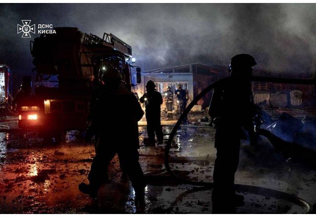 Тази сутрин руските терористи започнаха ракетна атака срещу Киев Поредица