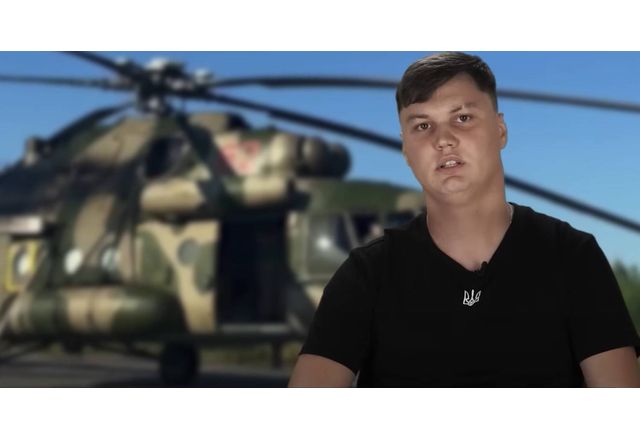 Руският военен пилот Максим Кузминов който избяга с хеликоптера си
