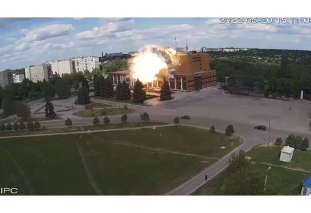 Украинският президент Володимир Зеленски осъди ракетния удар срещу културен център