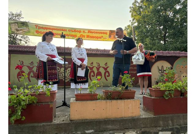 С много настроение Лесковец празнува събора си