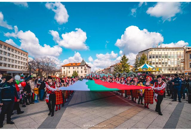 Началото на честването на Освобождението във Враца бе дадено с
