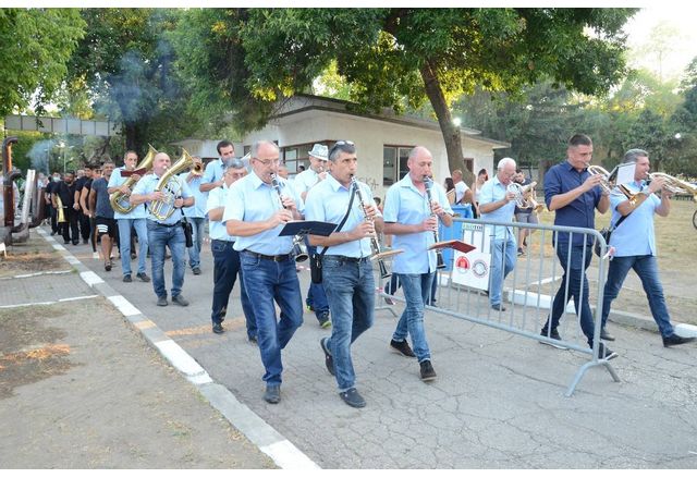 С шествие на духови оркестри започна панаирът във Видин