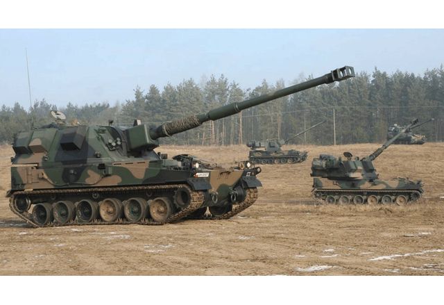 Полша подписа с Украйна договор за продажбата на самоходни артилерийски
