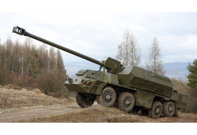 В Украйна пристигнаха обещаните от Словакия самоходни артилерийски установки Zuzana