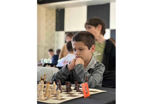 Самуил Генов (ШК Локомотив - Мездра) - десети на ДИП по класически шахмат за момчета до 12 г. 