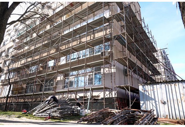 Нова Загора продължава обновяването на жилищния фонд