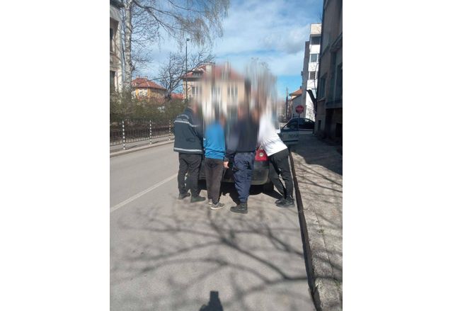 При проверка на служители от звено Инспекторат и полицията бяха