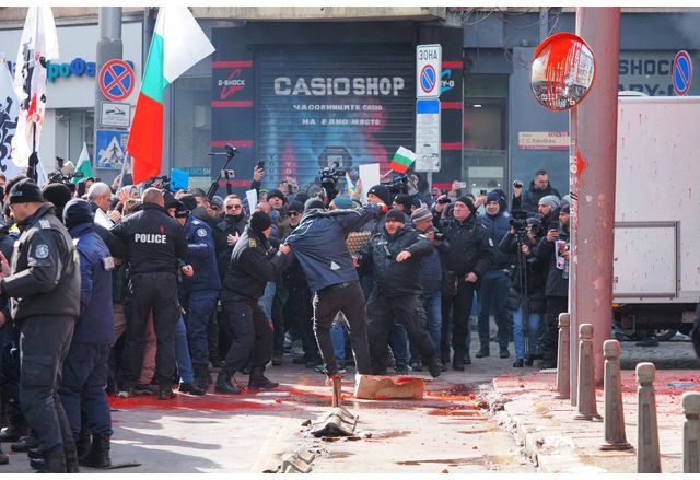 Категорично осъждаме поругаването на сградата на Европейския парламент и Европейската