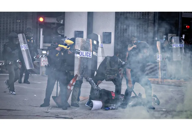 Сблъсъци в Лос Анджелис между Националната гвардия и мигранти