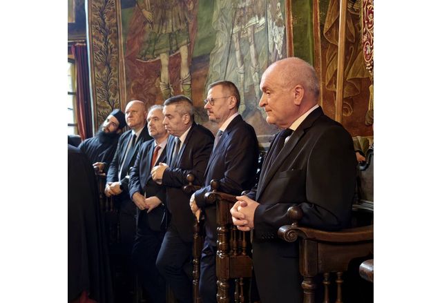 Премиерът Главчев и българската делегация участваха в празника на  манастира "Св. Георги Зограф" в Света гора