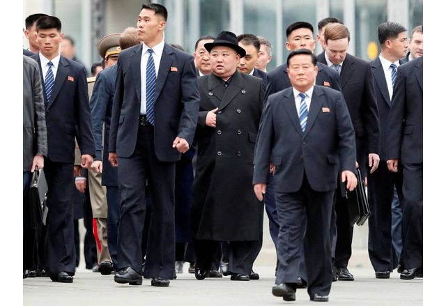 Севернокорейският диктатор Ким Чен ун изглежда е отпътувал за Русия
