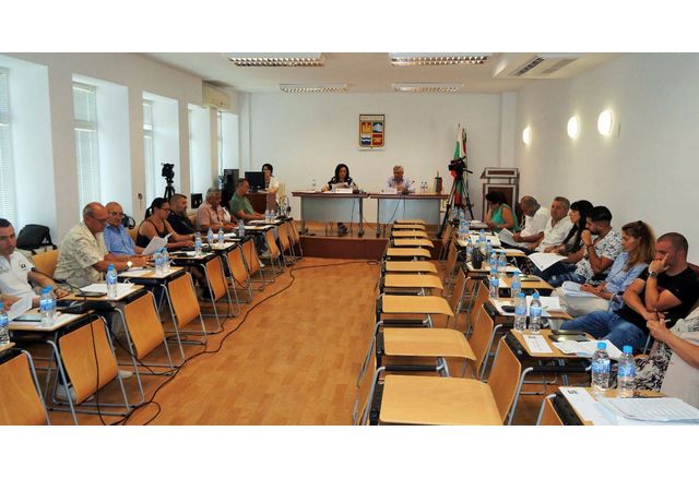 Сесия на Общинския съвет в Мездра