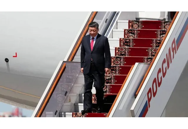 Китайският президент Си Цзинпин днес пристигна в Москва на държавно