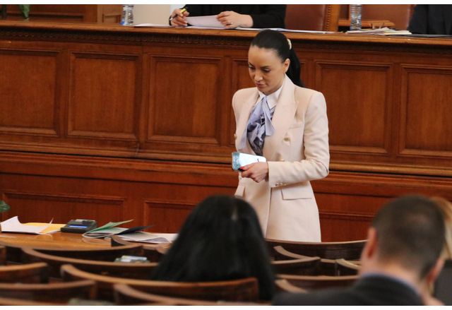 Народният представител от ПГ на ГЕРБ СДС Славена Точева подаде днес