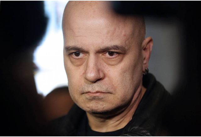 Слави Трифонов води съдебни дела срещу бившия премиер Кирил Петков