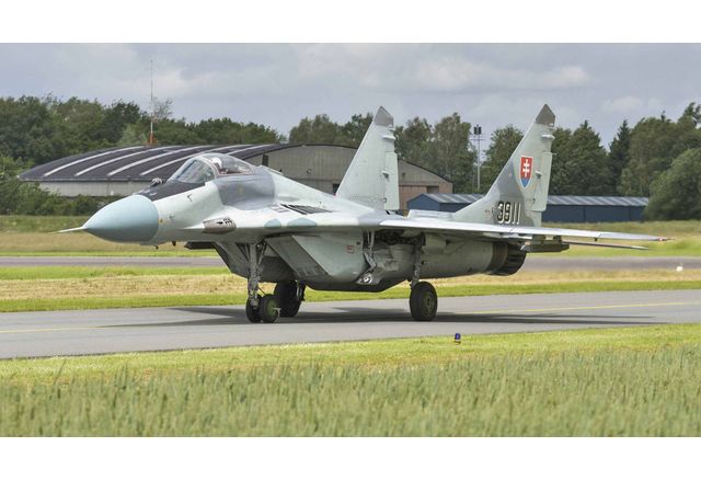 Словакия предаде всички 13 изтребителя МиГ 29 обещани от нея
