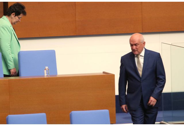 Преди гласуването на проектокабинета Желязков депутатите ще изслушат служебния премиер