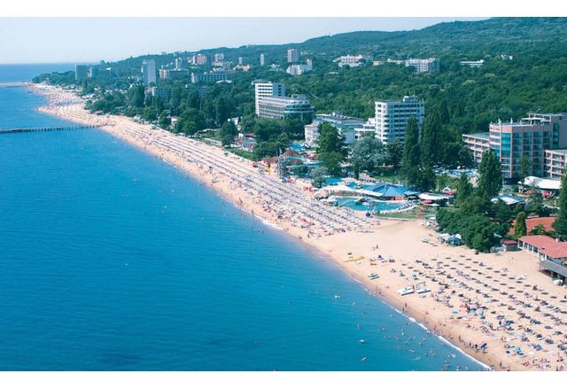 Убийство след скандал в Слънчев бряг шокира последните останали туристи