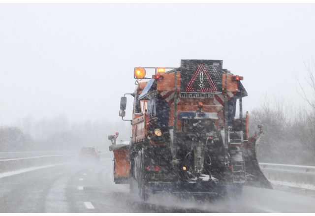 803 снегопочистващи машини се грижат за обработката на пътищата от