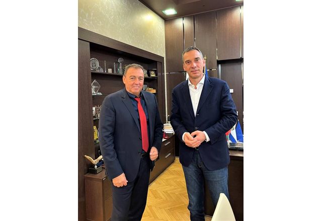 Собственикът на IAG д-р Антон Стефов и кметът на Бургас Димитър Николов