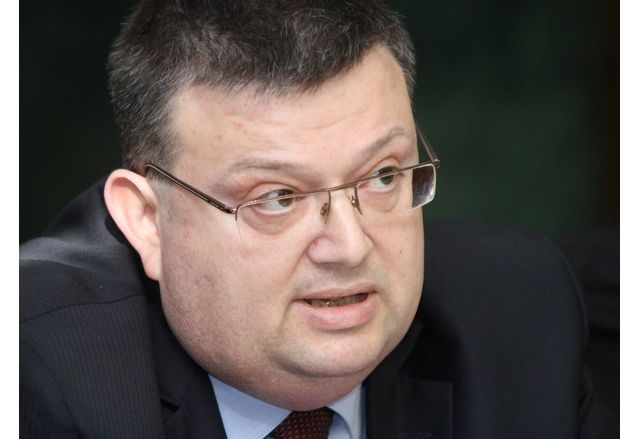 Сотир Цацаров бивш председател на антикорупционната комисия е завел