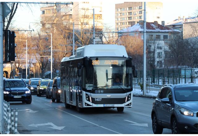 Служители на градския транспорт в София излизоха на протест с