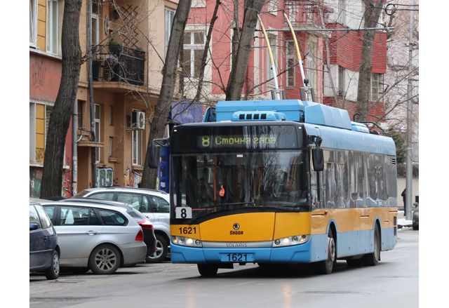 Тролейбус катастрофира в София Той се е блъснал в стълб