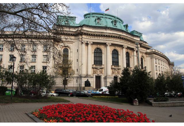 Минималната работна заплата за най ниските академични длъжности в държавните висши