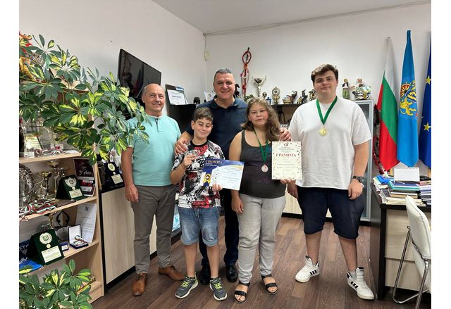 Успехите от турнира в рамките на 18 ти Младежки Летен бридж